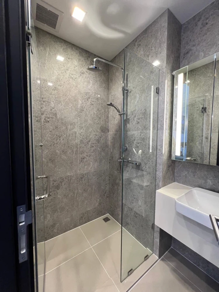 For rent: Noble Around Ari, 37th floor, corner room, high floor, good view, cool breeze, fully furnished, ready to move in, book now.