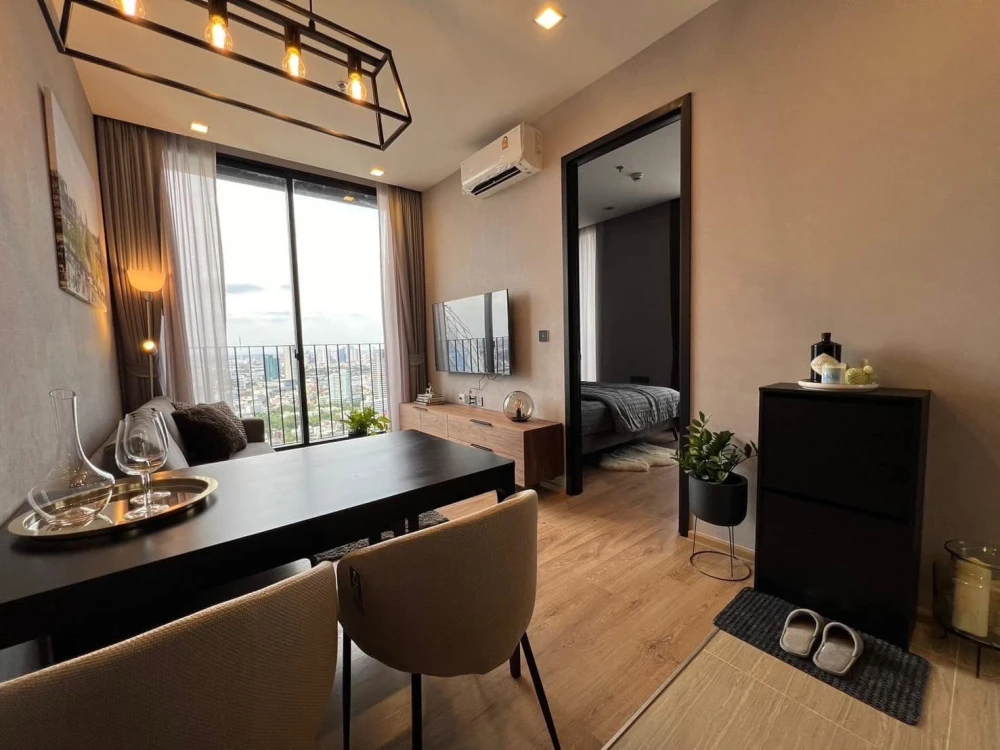 For rent: Noble Around Ari, 37th floor, corner room, high floor, good view, cool breeze, fully furnished, ready to move in, book now.