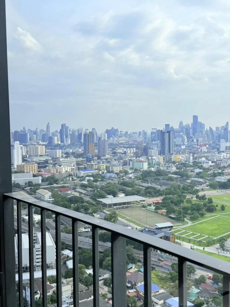 For rent: Noble Around Ari, high floor, built-in furniture, L-shaped sofa with foldable bed, making the most of the space.