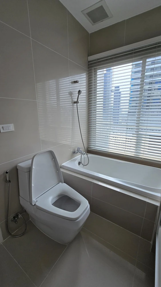 For rent: Noble Aura, large room, comfortable, lots of usable space, complete facilities, book now.