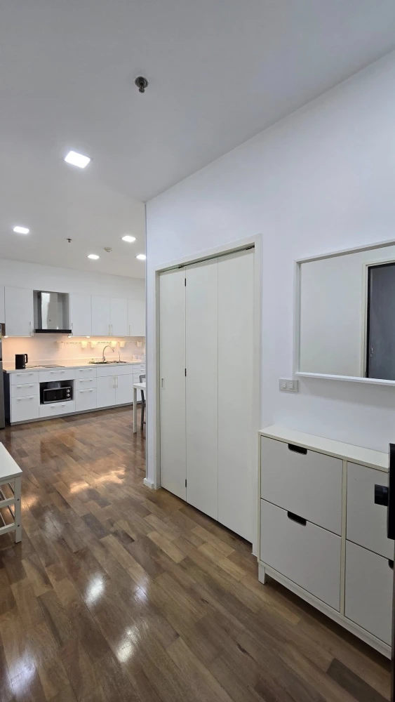 For rent: Noble Aura, large room, comfortable, lots of usable space, complete facilities, book now.