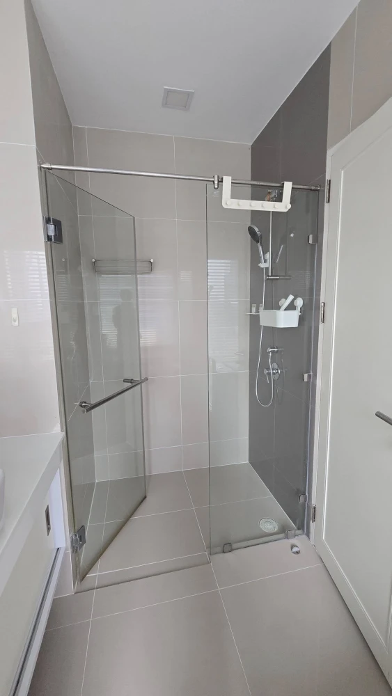 For rent: Noble Aura, large room, comfortable, lots of usable space, complete facilities, book now.