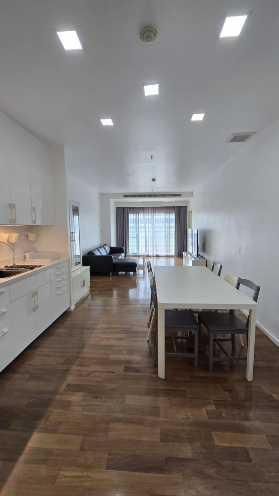 For rent: Noble Aura, large room, comfortable, lots of usable space, complete facilities, book now.