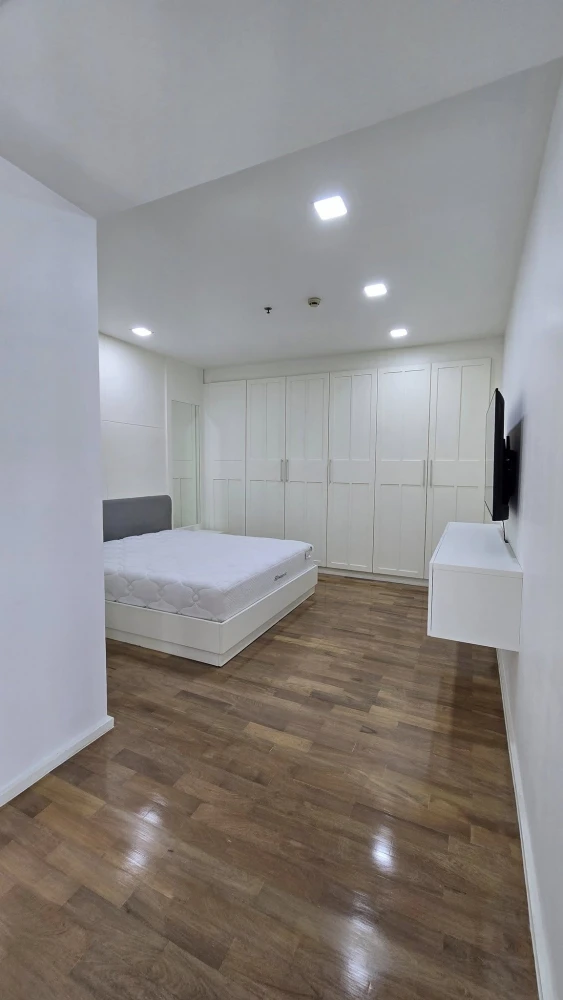 For rent: Noble Aura, large room, comfortable, lots of usable space, complete facilities, book now.