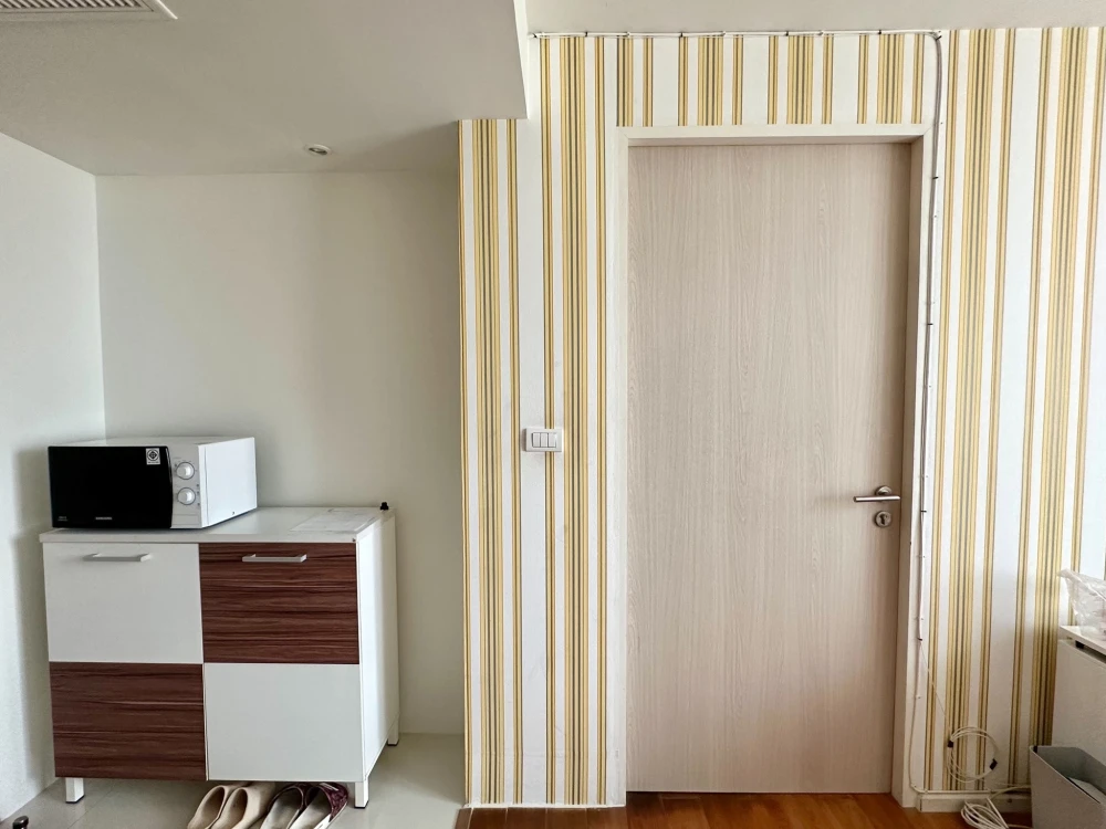 For rent: Focus on Saladaeng, with beautiful wallpaper, excellent view, fully furnished, ready to move in