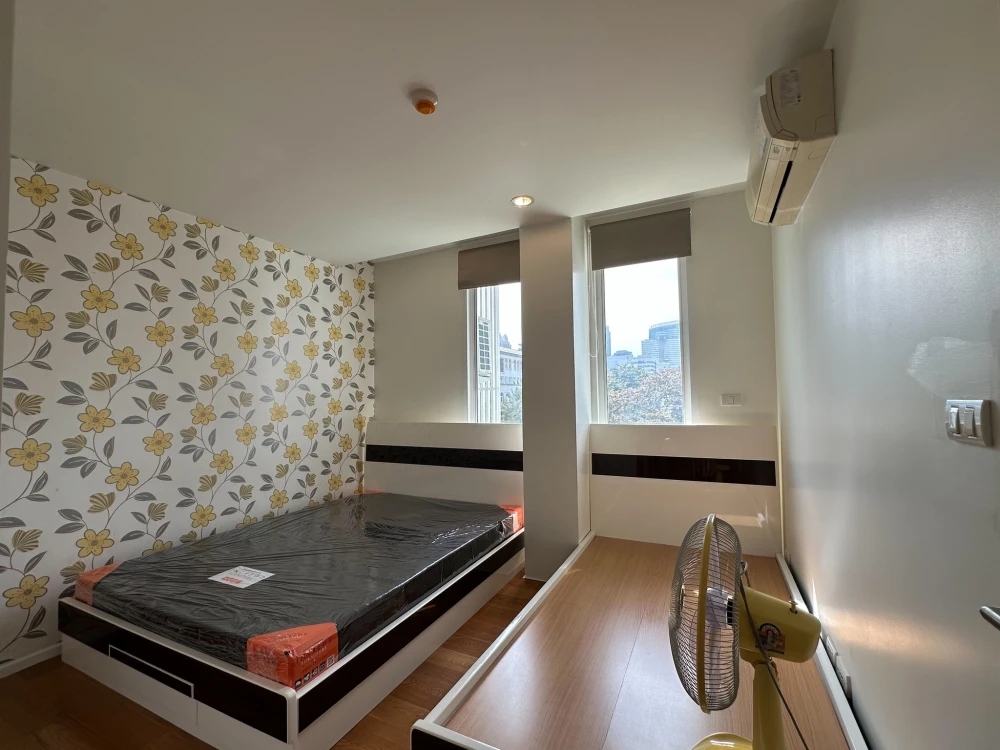 For rent: Focus on Saladaeng, with beautiful wallpaper, excellent view, fully furnished, ready to move in
