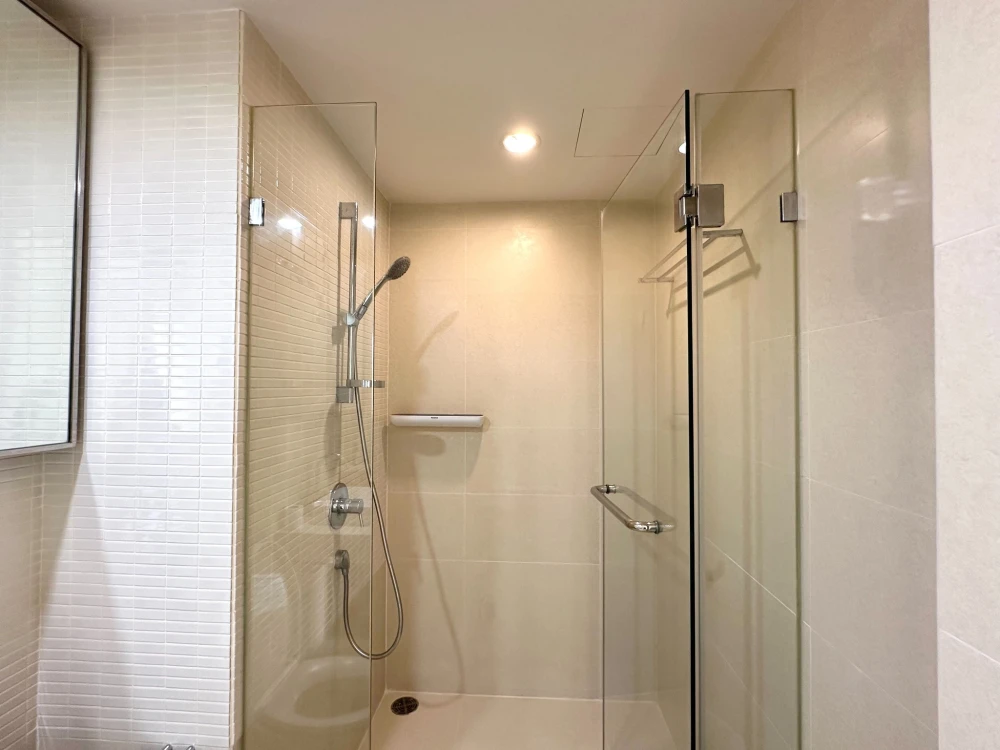 For rent: Focus on Saladaeng, with beautiful wallpaper, excellent view, fully furnished, ready to move in