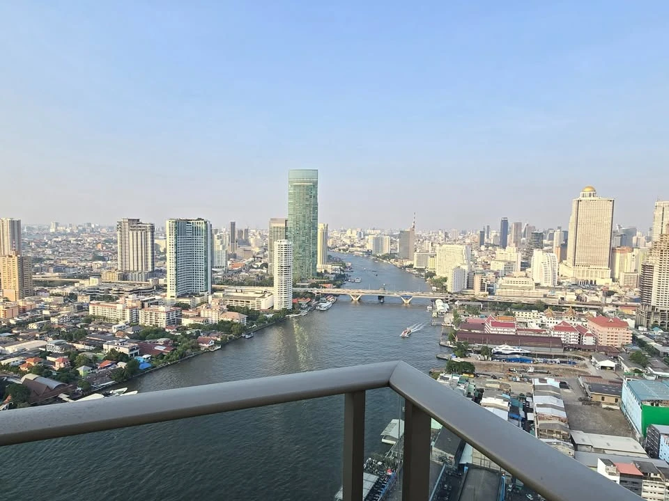 For rent: Four Seasons Private Residence, fully furnished room, 32nd floor, special view on the ICONSIAM side, hurry and reserve.