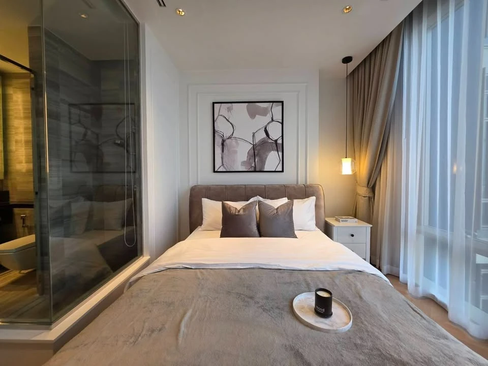For rent: Four Seasons Private Residence, fully furnished room, 32nd floor, special view on the ICONSIAM side, hurry and reserve.