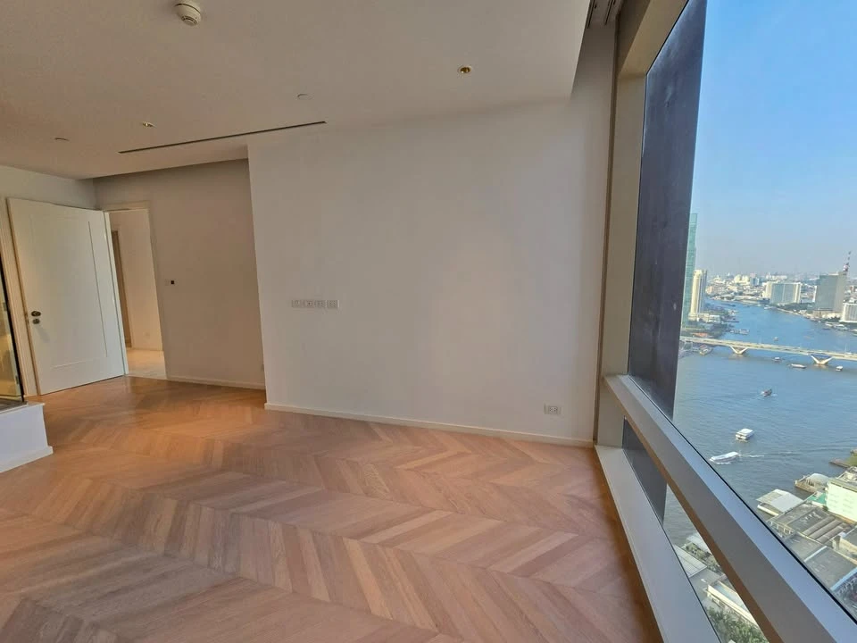 For rent: Four Seasons Private Residence, fully furnished room, 32nd floor, special view on the ICONSIAM side, hurry and reserve.
