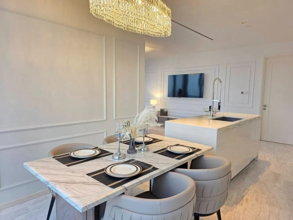 For rent: Four Seasons Private Residence, fully furnished room, 32nd floor, special view on the ICONSIAM side, hurry and reserve.