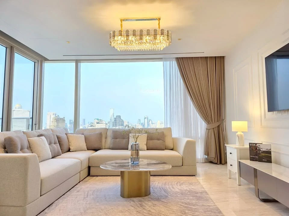 For rent: Four Seasons Private Residence, fully furnished room, 32nd floor, special view on the ICONSIAM side, hurry and reserve.