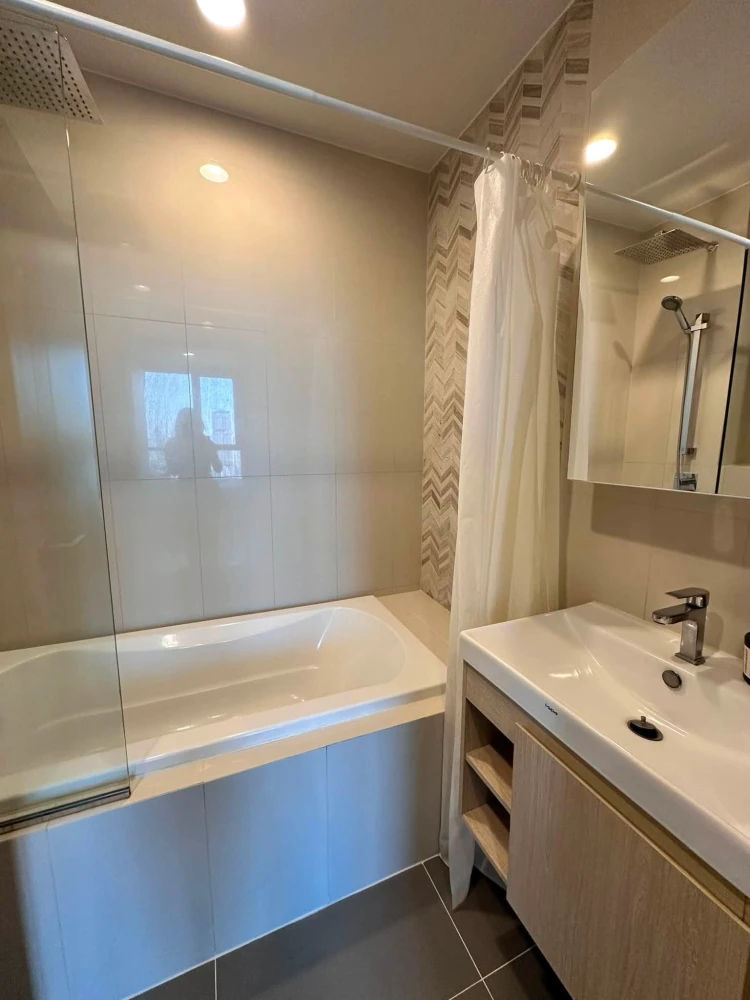 For rent: Oka House Sukhumvit 36, high floor, very beautiful view, fully furnished, ready to move in immediately.