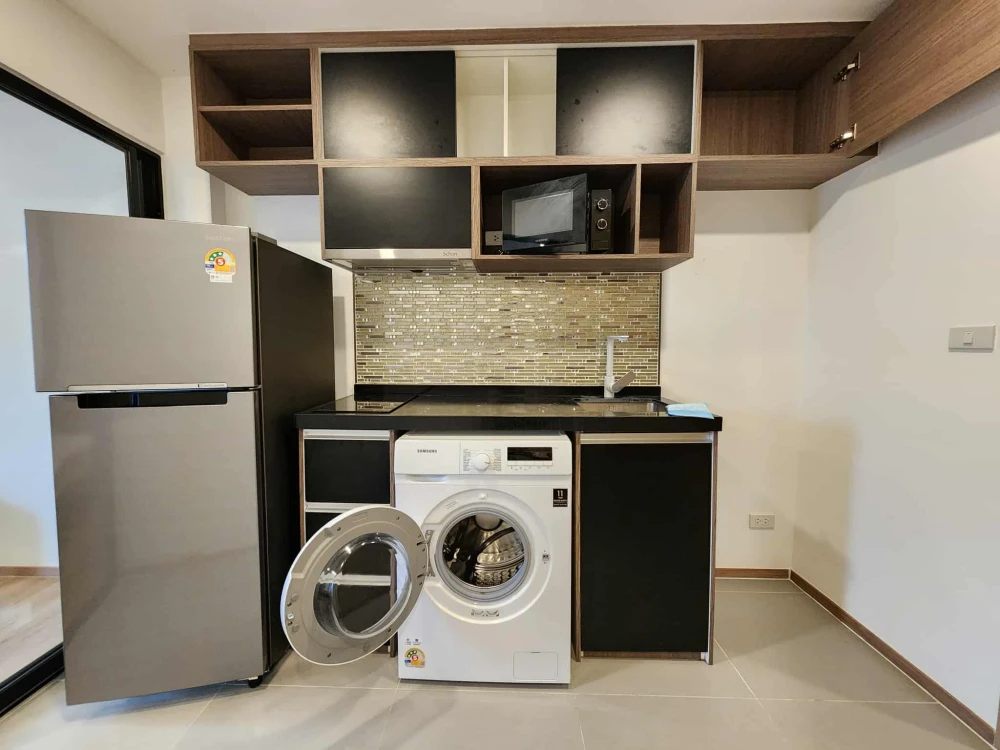 For rent: Cybic Ratchada 32, studio room with 2.80m high ceilings, spacious and comfortable. Fully furnished with all amenities. Don't miss out!