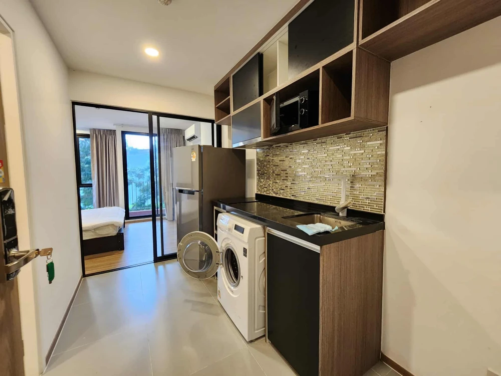 For rent: Cybic Ratchada 32, studio room with 2.80m high ceilings, spacious and comfortable. Fully furnished with all amenities. Don't miss out!