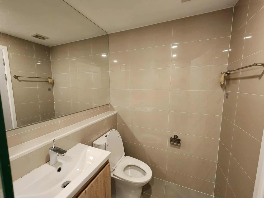 For rent: Cybic Ratchada 32, studio room with 2.80m high ceilings, spacious and comfortable. Fully furnished with all amenities. Don't miss out!