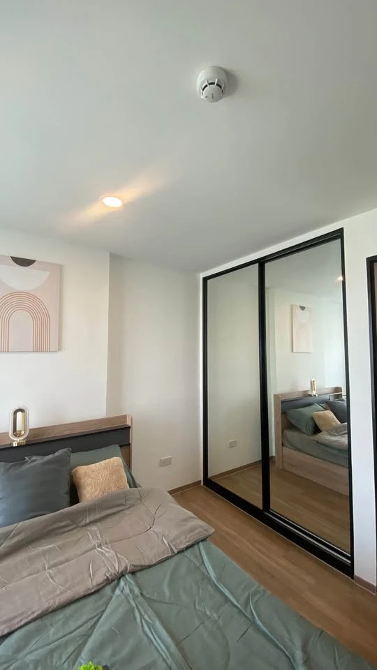 For rent: Cybic Ratchada 32, studio type, 8th floor, 2.80 m high ceiling, airy, not stuffy, very worth booking.