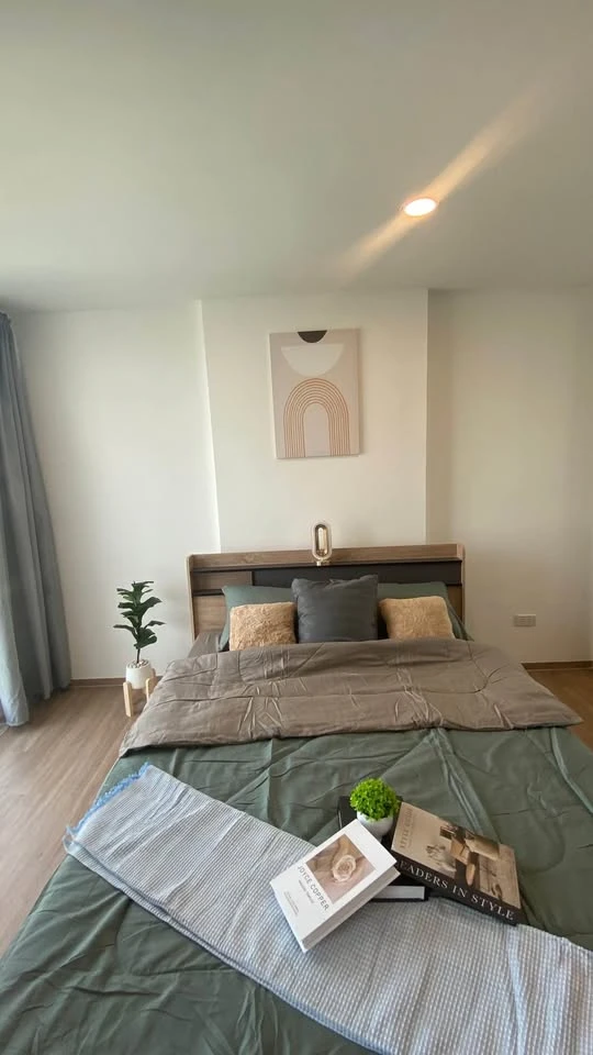 For rent: Cybic Ratchada 32, studio type, 8th floor, 2.80 m high ceiling, airy, not stuffy, very worth booking.