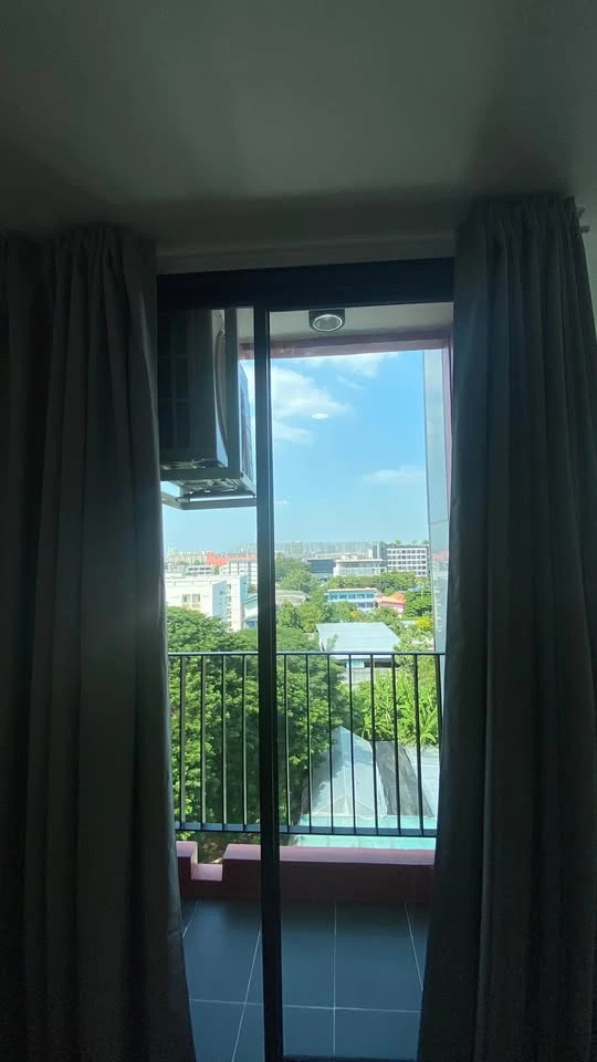 For rent: Cybic Ratchada 32, studio type, 8th floor, 2.80 m high ceiling, airy, not stuffy, very worth booking.