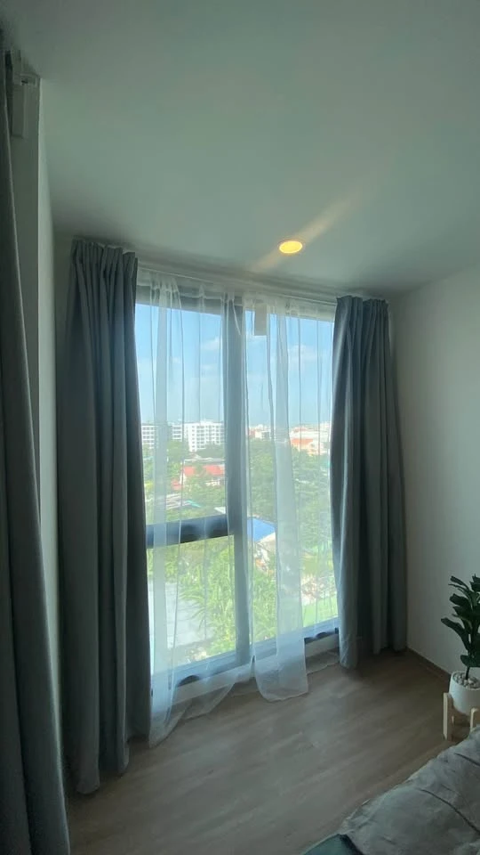 For rent: Cybic Ratchada 32, studio type, 8th floor, 2.80 m high ceiling, airy, not stuffy, very worth booking.