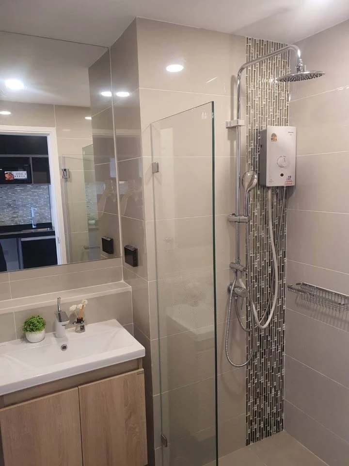 For rent: Cybic Ratchada 32, studio type, 8th floor, 2.80 m high ceiling, airy, not stuffy, very worth booking.