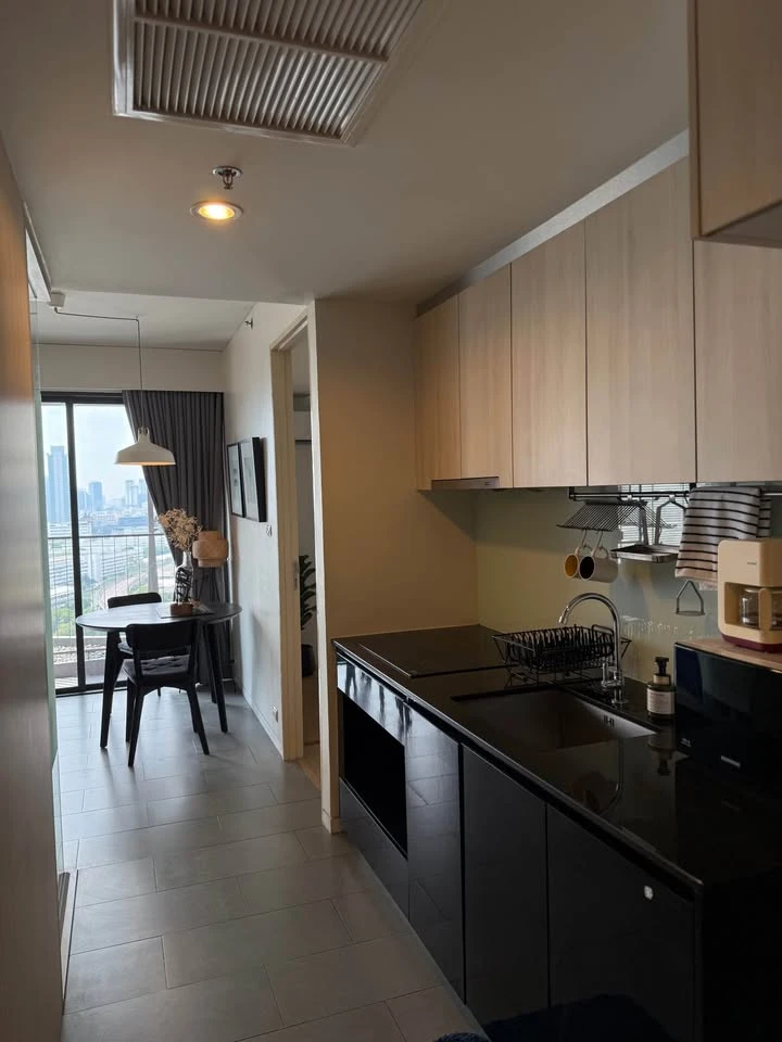 For Rent Siamese Ratchakru, Top Floor, Chic, Open City View in Ari, With Everything You Need to Move In!