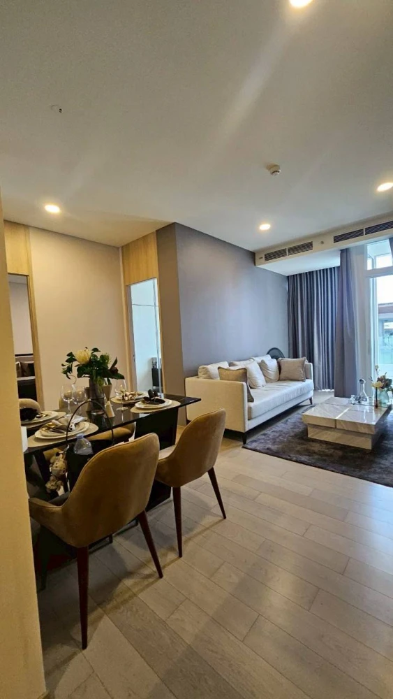 For rent: Siamese Exclusive Sukhumvit 42, spacious room with plenty of usable space, pool and garden view, with quality furniture. Reserve now!