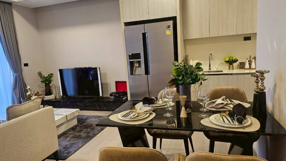 For rent: Siamese Exclusive Sukhumvit 42, spacious room with plenty of usable space, pool and garden view, with quality furniture. Reserve now!