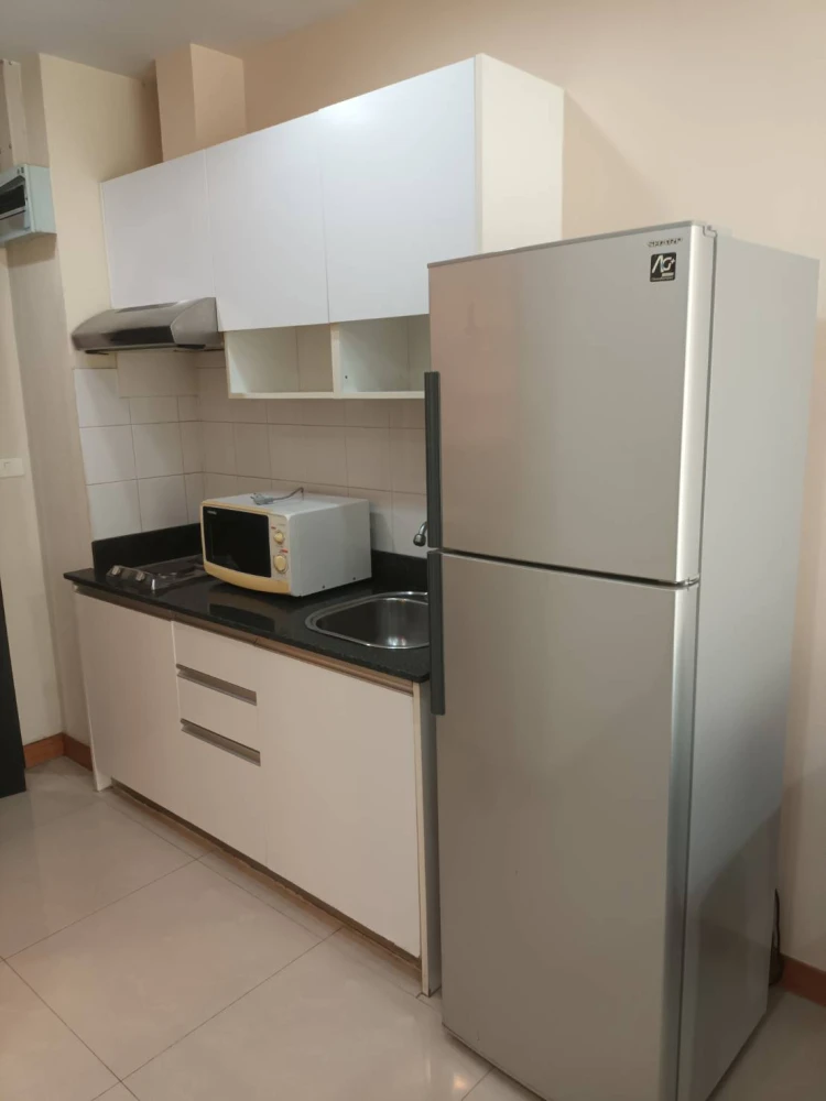 For rent: Diamond Sukhumvit, fully furnished, just bring your own luggage and move in.