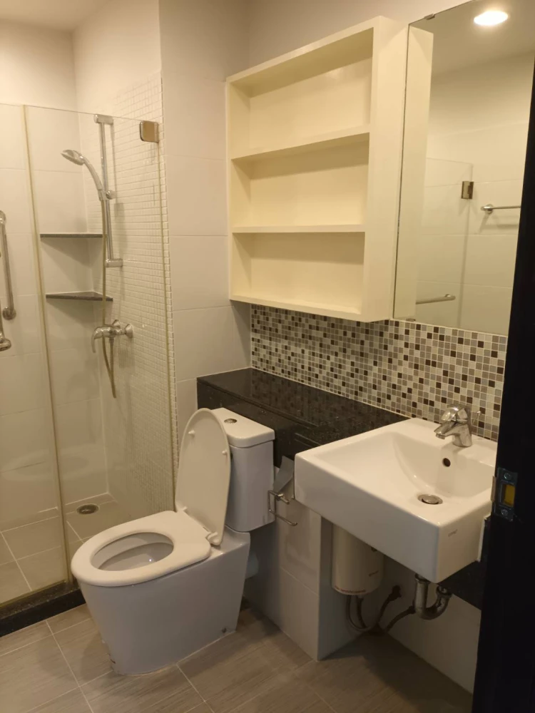 For rent: Diamond Sukhumvit, 2 bedrooms, 2 bathrooms, fully furnished + appliances, don't miss out!