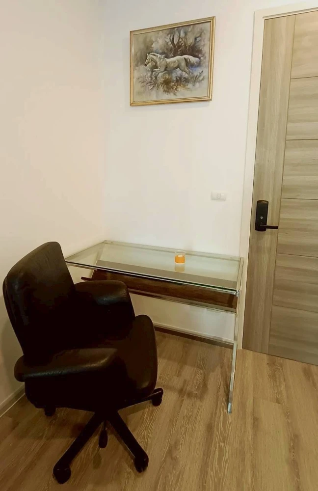 For rent, Knightsbridge Collage, Ramkhamhaeng, high ceiling. Pool view, nice room. If interested, hurry up and reserve now. Don't miss it.
