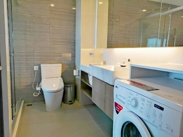 For rent: Knightsbridge The Ocean Sriracha, studio room in a luxury condo, sea view, 23rd floor, wallpapered, fully furnished, hurry up and grab it.