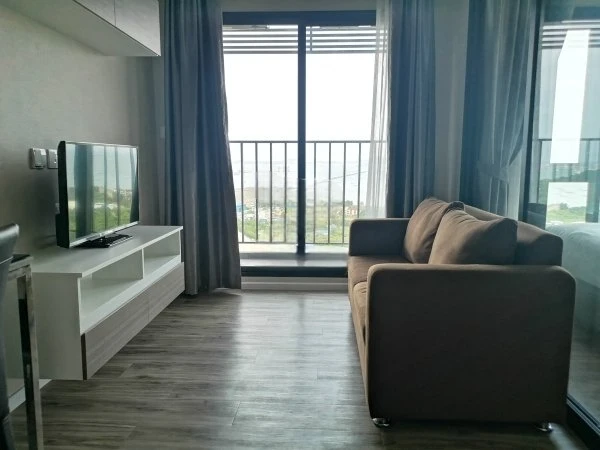 For rent: Knightsbridge The Ocean Sriracha, studio room in a luxury condo, sea view, 23rd floor, wallpapered, fully furnished, hurry up and grab it.