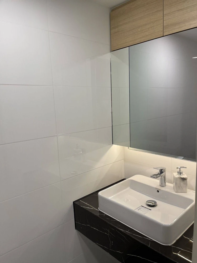 For rent: Knightsbridge Space Rama 9. Beautifully decorated unit with high-quality built-in modern furniture. Fully furnished. Book today! Don't wait!