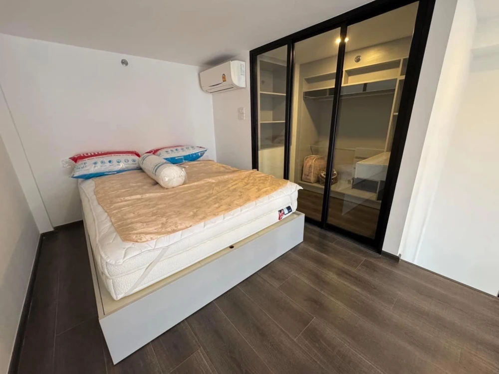For rent: Knightsbridge Space Ratchayothin, 2-storey condo [Duplex], 21st floor, very high, great breeze, fully equipped room, very worth booking.