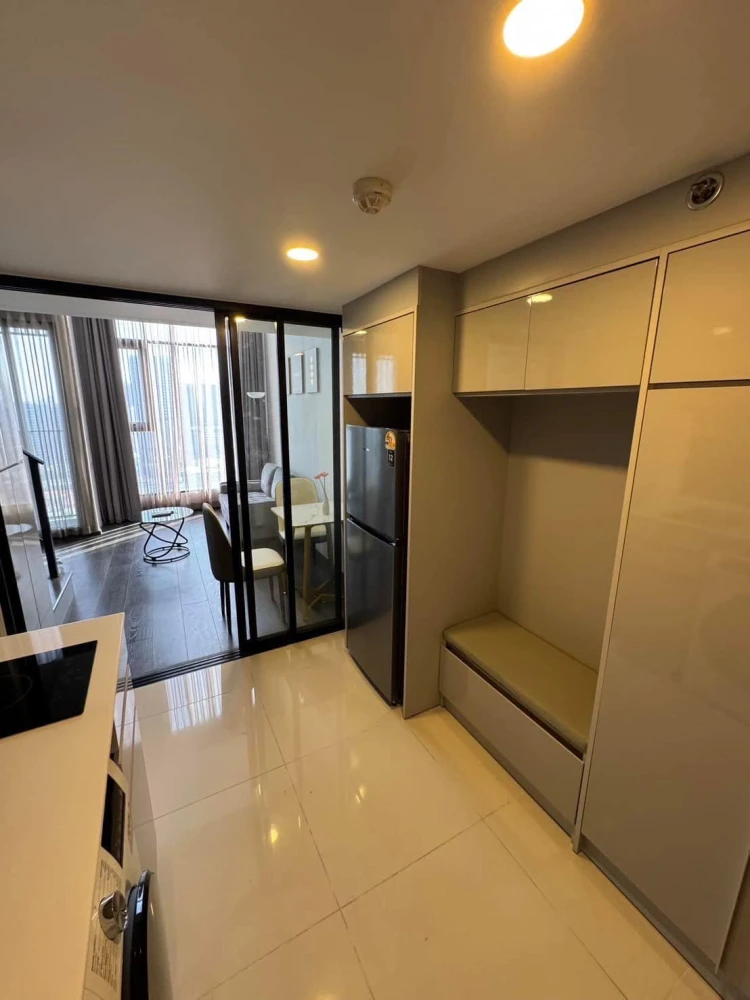 For rent: Knightsbridge Space Ratchayothin, 2-storey condo [Duplex], 21st floor, very high, great breeze, fully equipped room, very worth booking.