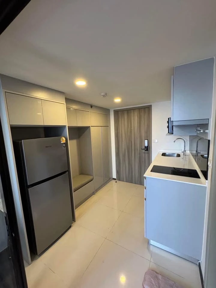 For rent: Knightsbridge Space Ratchayothin, 2-storey condo [Duplex], 21st floor, very high, great breeze, fully equipped room, very worth booking.