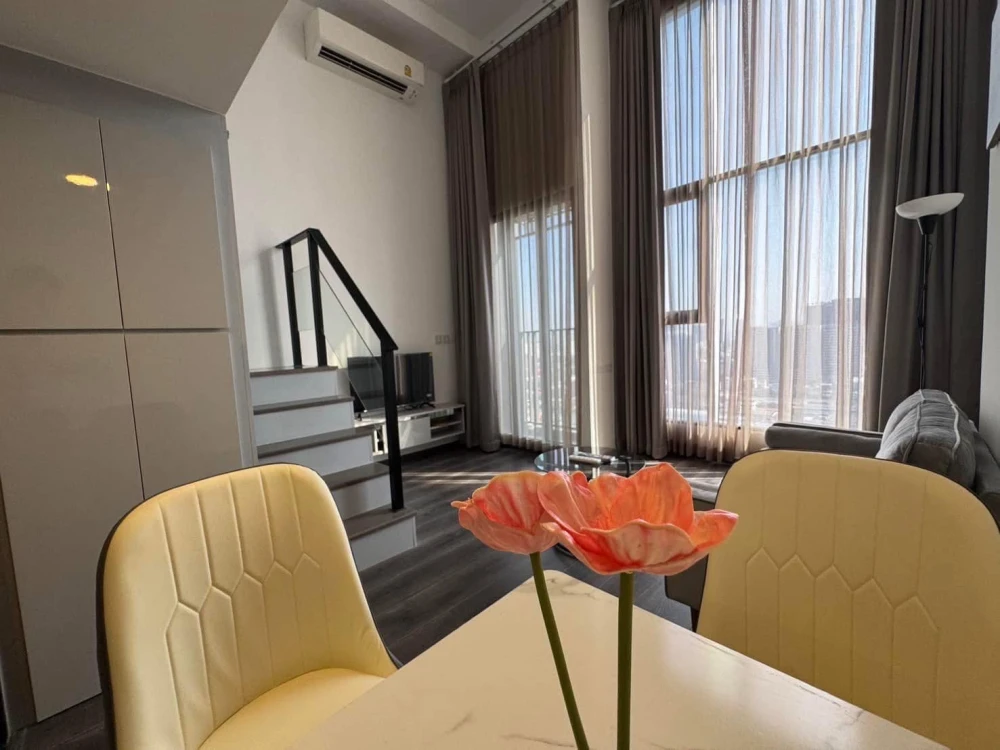 For rent: Knightsbridge Space Ratchayothin, 2-storey condo [Duplex], 21st floor, very high, great breeze, fully equipped room, very worth booking.