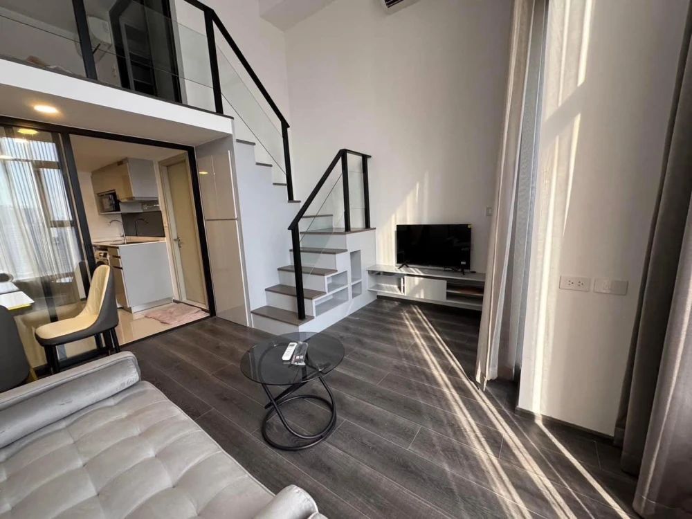 For rent: Knightsbridge Space Ratchayothin, 2-storey condo [Duplex], 21st floor, very high, great breeze, fully equipped room, very worth booking.