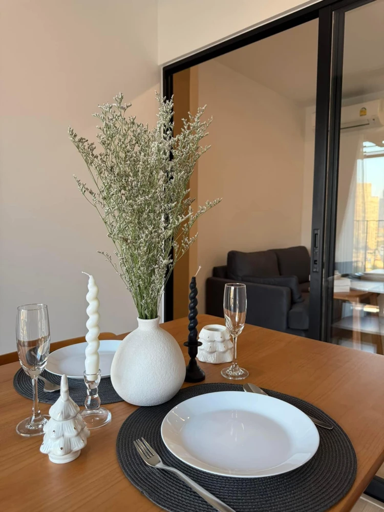 For rent: Knightsbridge Prime Sathorn, high floor, stunning city view, simply decorated but complete, very livable, move in now!