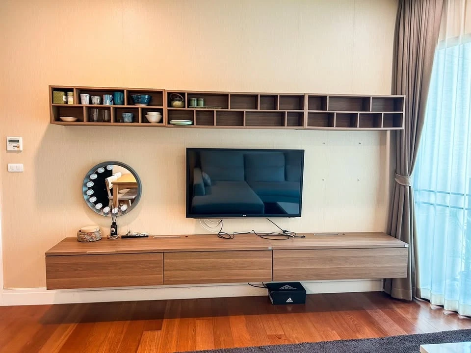 For rent Bright Sukhumvit 24, spacious room. Decorated beautifully and pleasantly. Plus complete furniture Just come and move in.