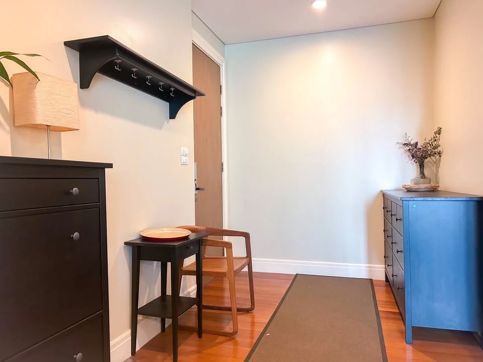 For rent Bright Sukhumvit 24, spacious room. Decorated beautifully and pleasantly. Plus complete furniture Just come and move in.