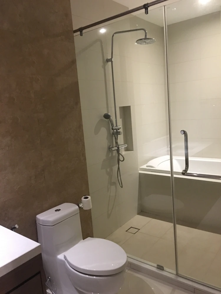 For rent Bright Sukhumvit 24, spacious room, comes with a lot of usable space, come and book, don't miss it.