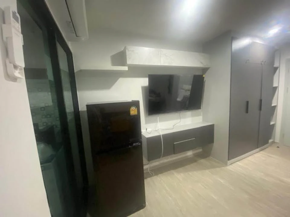 For rent, Rai Hua Mak 1, room divider, complete with furniture + electrical appliances, including washing machine. A great deal like this, you must bo