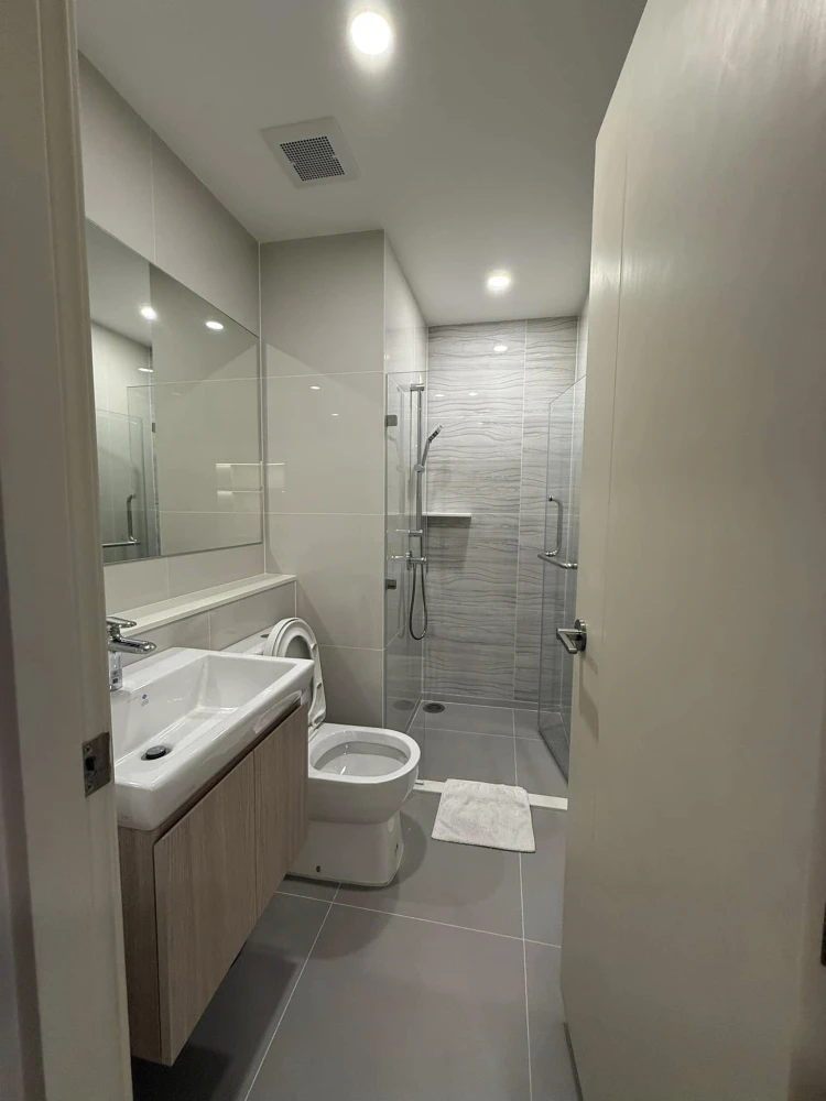 For rent: Life Rama 4 - Asoke, 15th floor, south-facing room, private, well-built-in, you will regret it if you miss it.