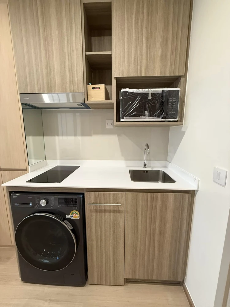 For rent: Life Rama 4 - Asoke, 15th floor, south-facing room, private, well-built-in, you will regret it if you miss it.