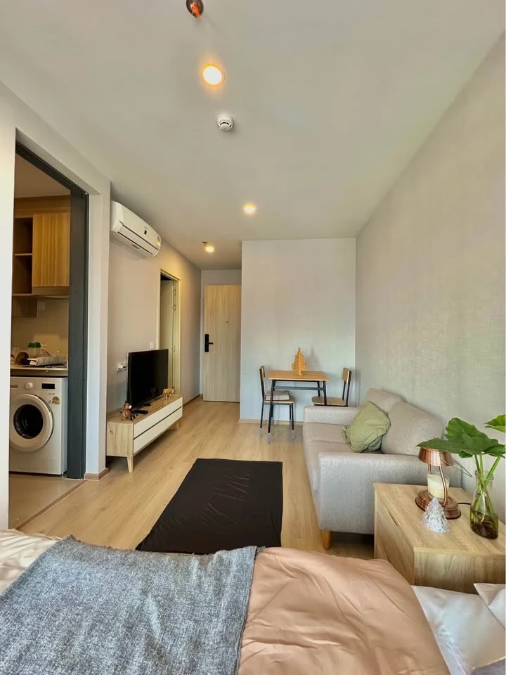 For rent: Life Rama 4 - Asoke, 19th floor, beautiful city view, corner room with privacy, don't miss it!