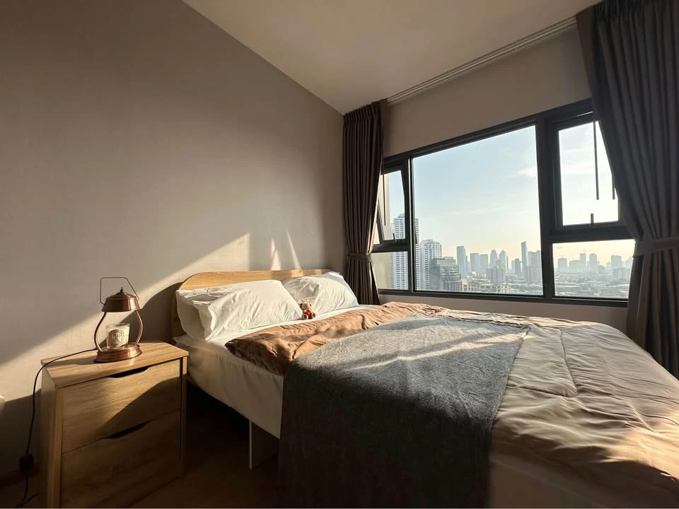 For rent: Life Rama 4 - Asoke, 19th floor, beautiful city view, corner room with privacy, don't miss it!