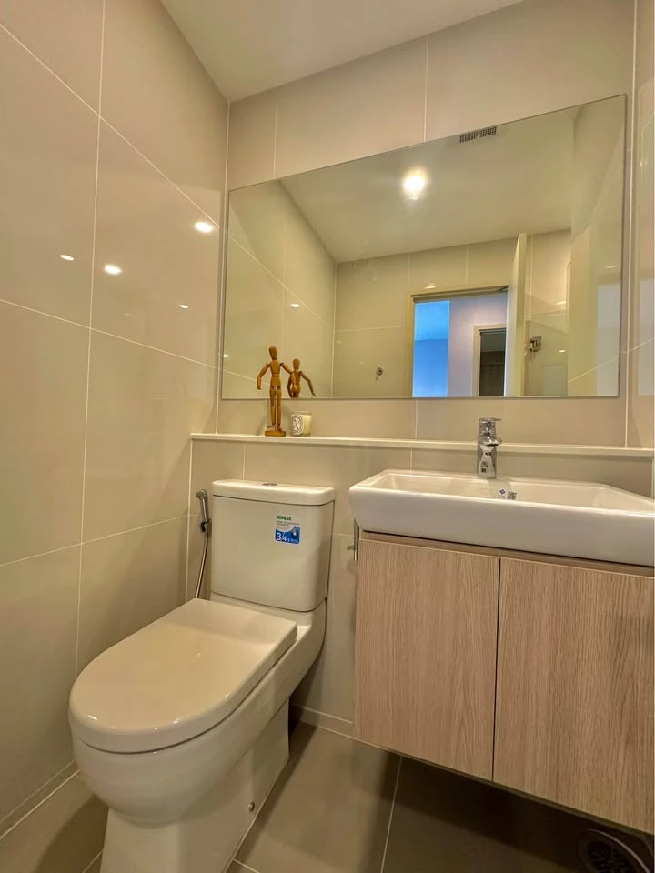 For rent: Life Rama 4 - Asoke, 19th floor, beautiful city view, corner room with privacy, don't miss it!
