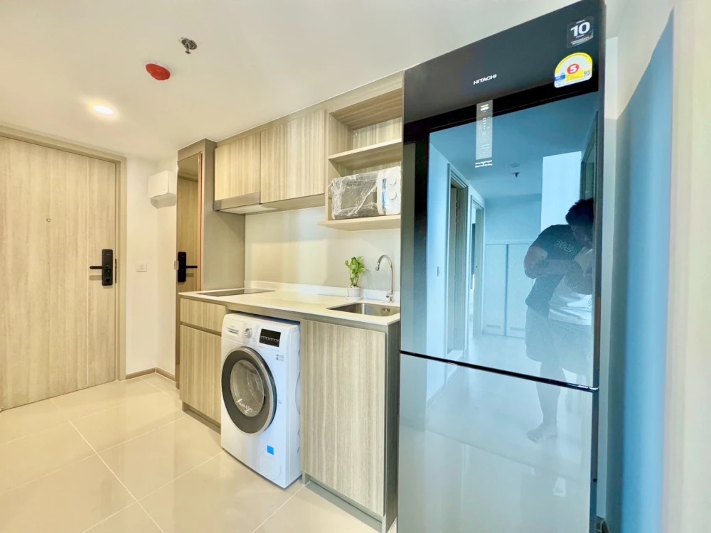 For rent!! Life Rama 4 - Asoke, 34th floor, corner room, Benjakitti Park view, fully furnished, ready to move in, don't miss it!!
